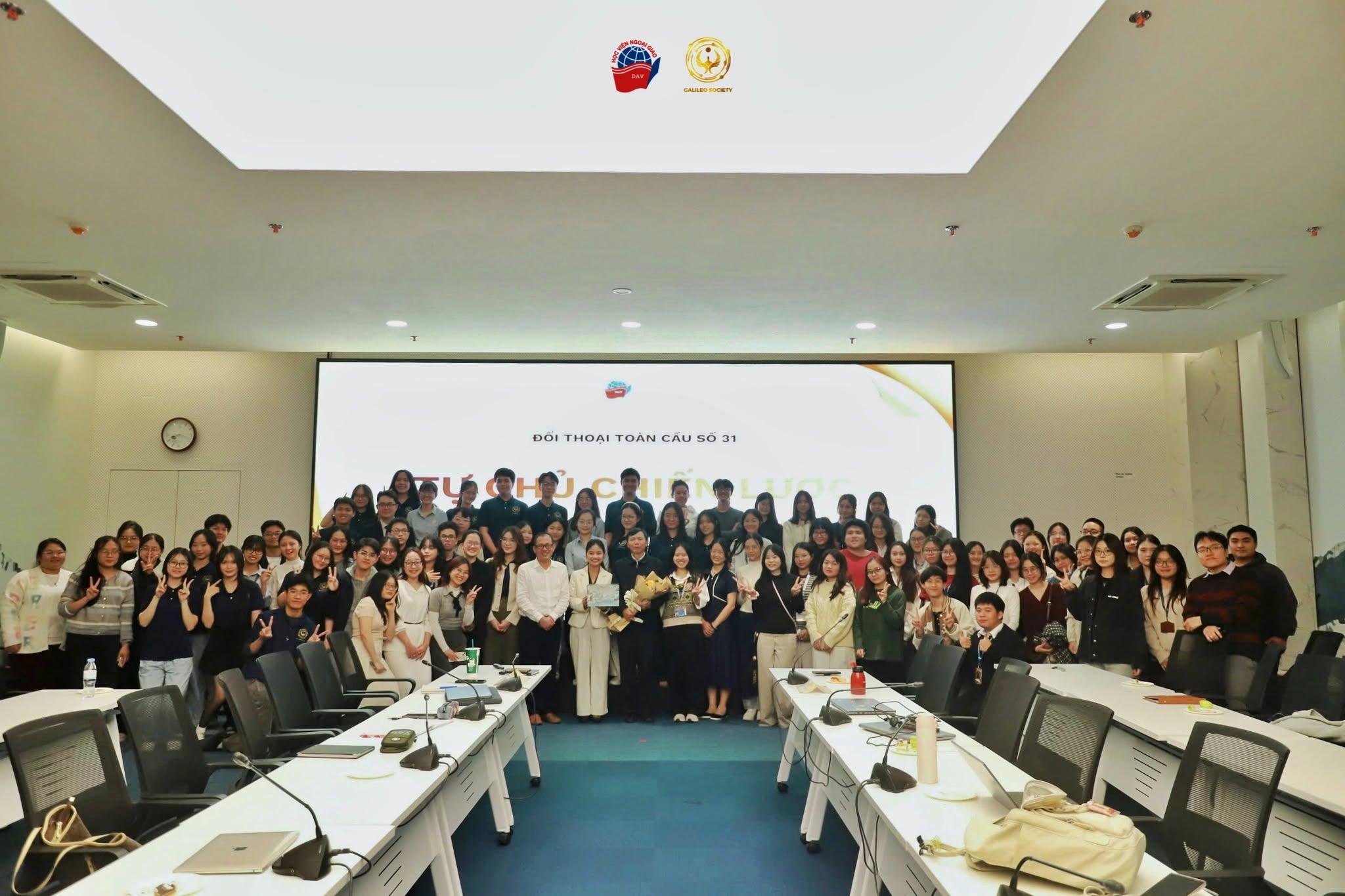 RECAP TỌA ĐÀM “TỰ CHỦ CHIẾN LƯỢC: CƠ SỞ LÝ LUẬN, KINH NGHIỆM QUỐC TẾ VÀ HÀM Ý CHÍNH SÁCH CHO VIỆT NAM”